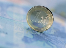 European Commission decision on extending Juncker fund too early
